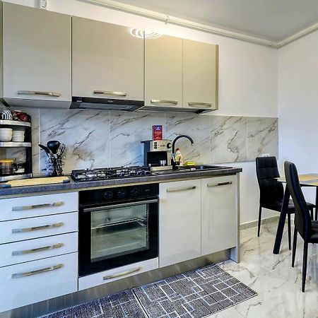 Luxury Apartament Bukarest Eksteriør billede